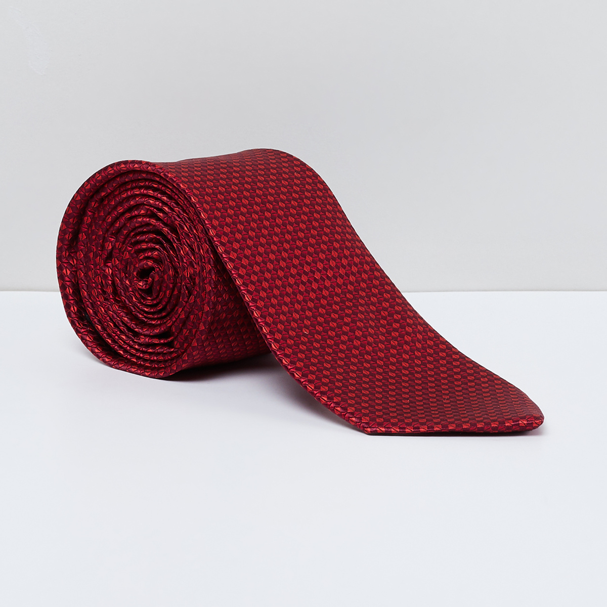 MAX Textured Slim-Fit Tie
