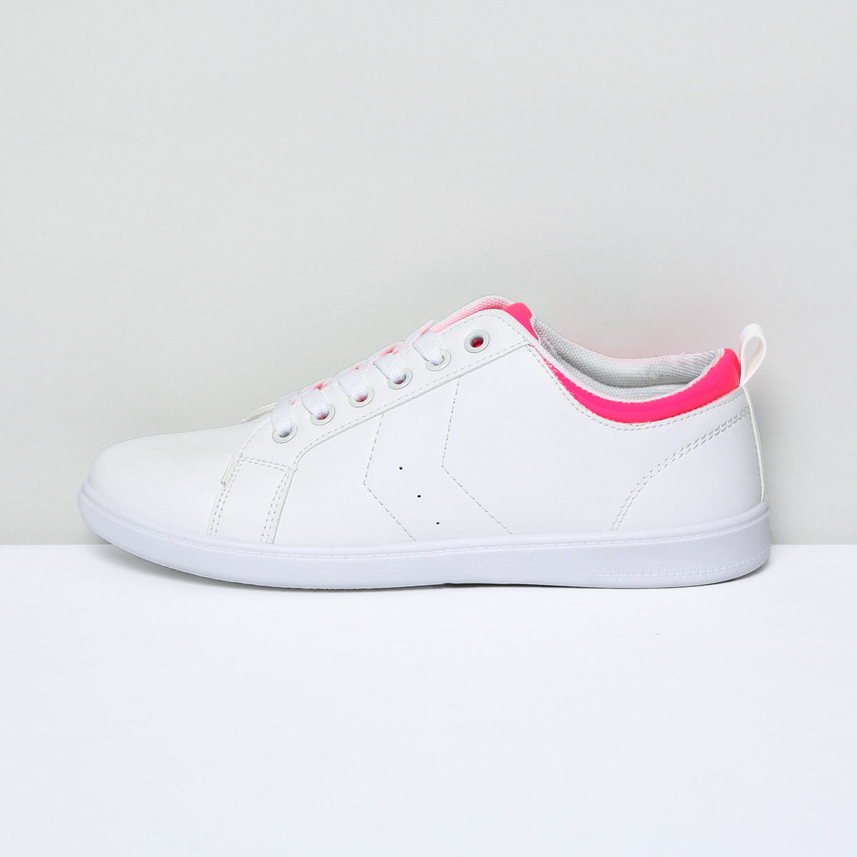 MAX Low-top Casual Shoes with Contrast Tab