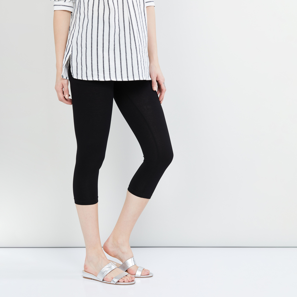 MAX Solid Cropped Leggings