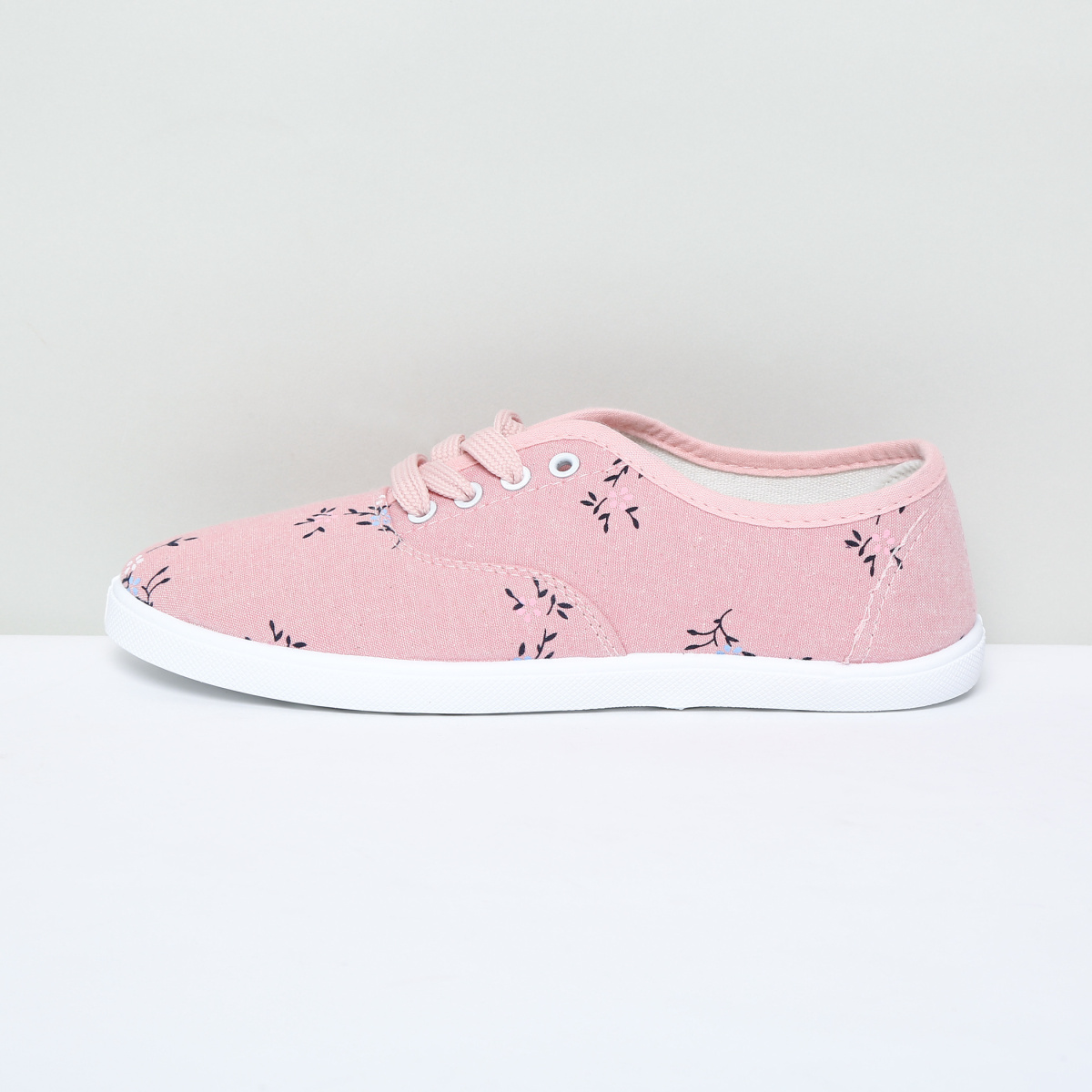 MAX Printed Lace-Up Shoes