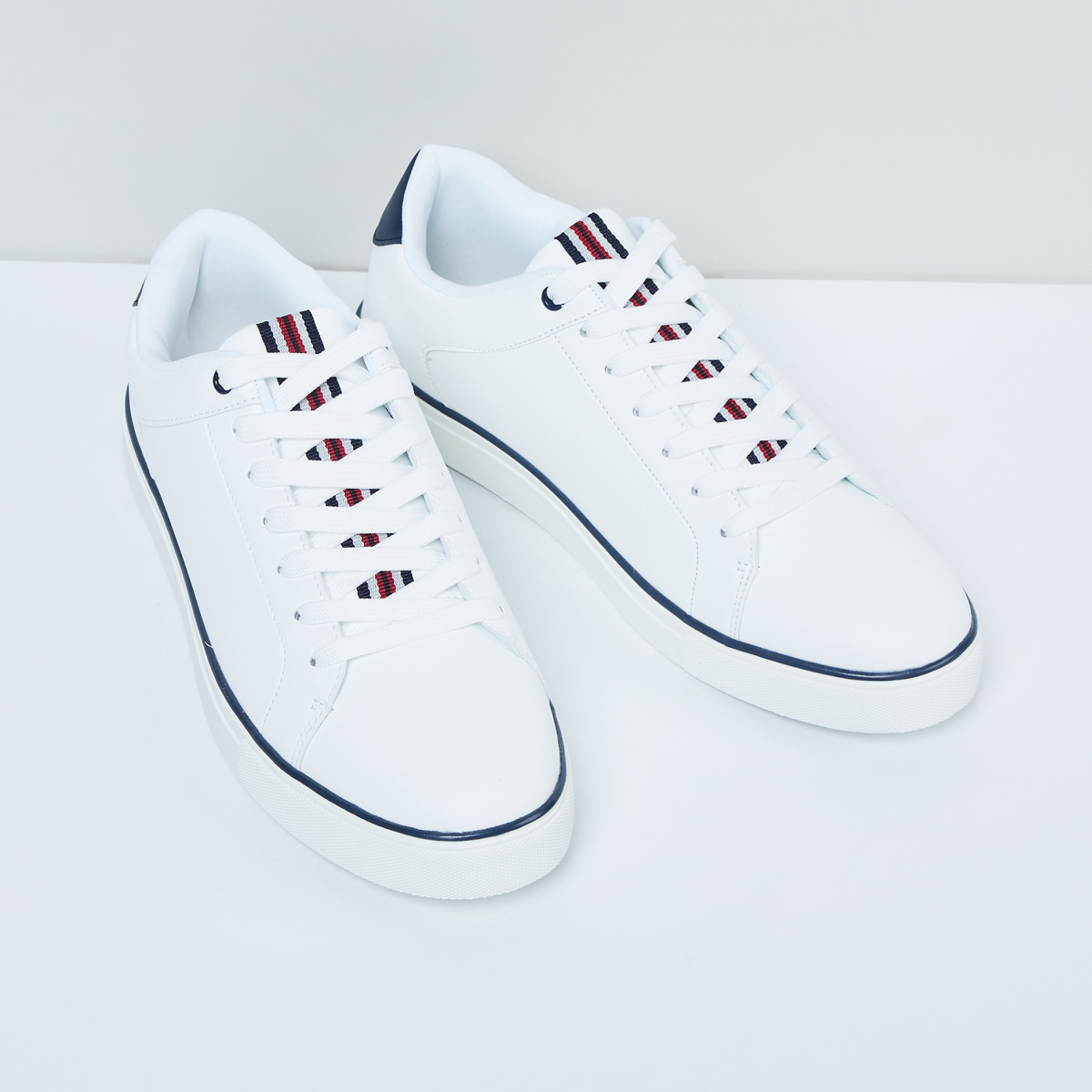 MAX Solid Low-Rise Lace-Up Sneakers