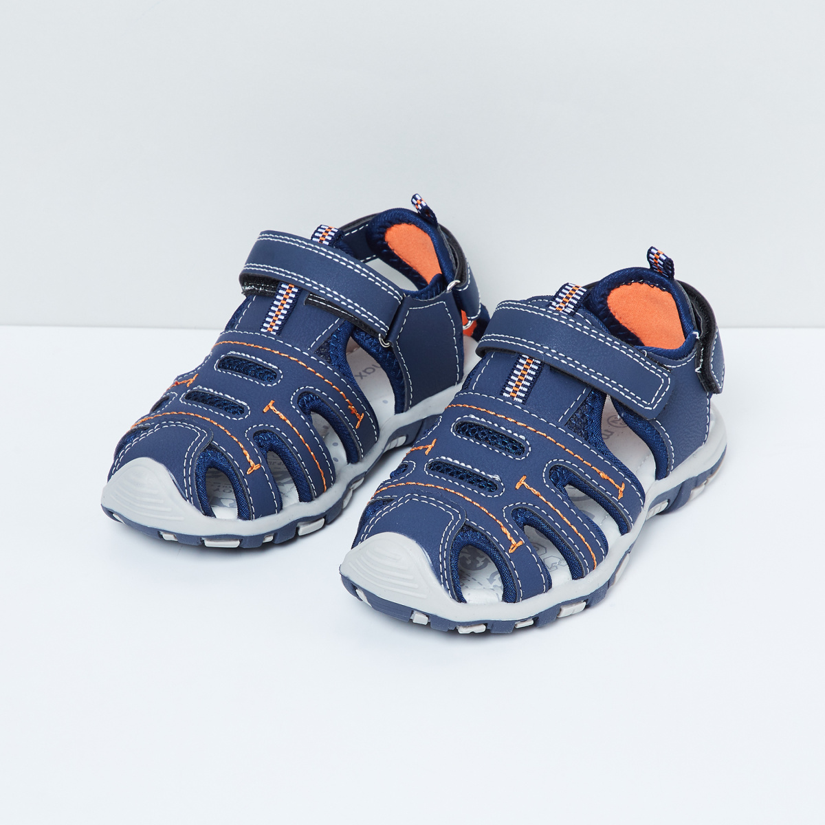 MAX Solid Casual Sandals