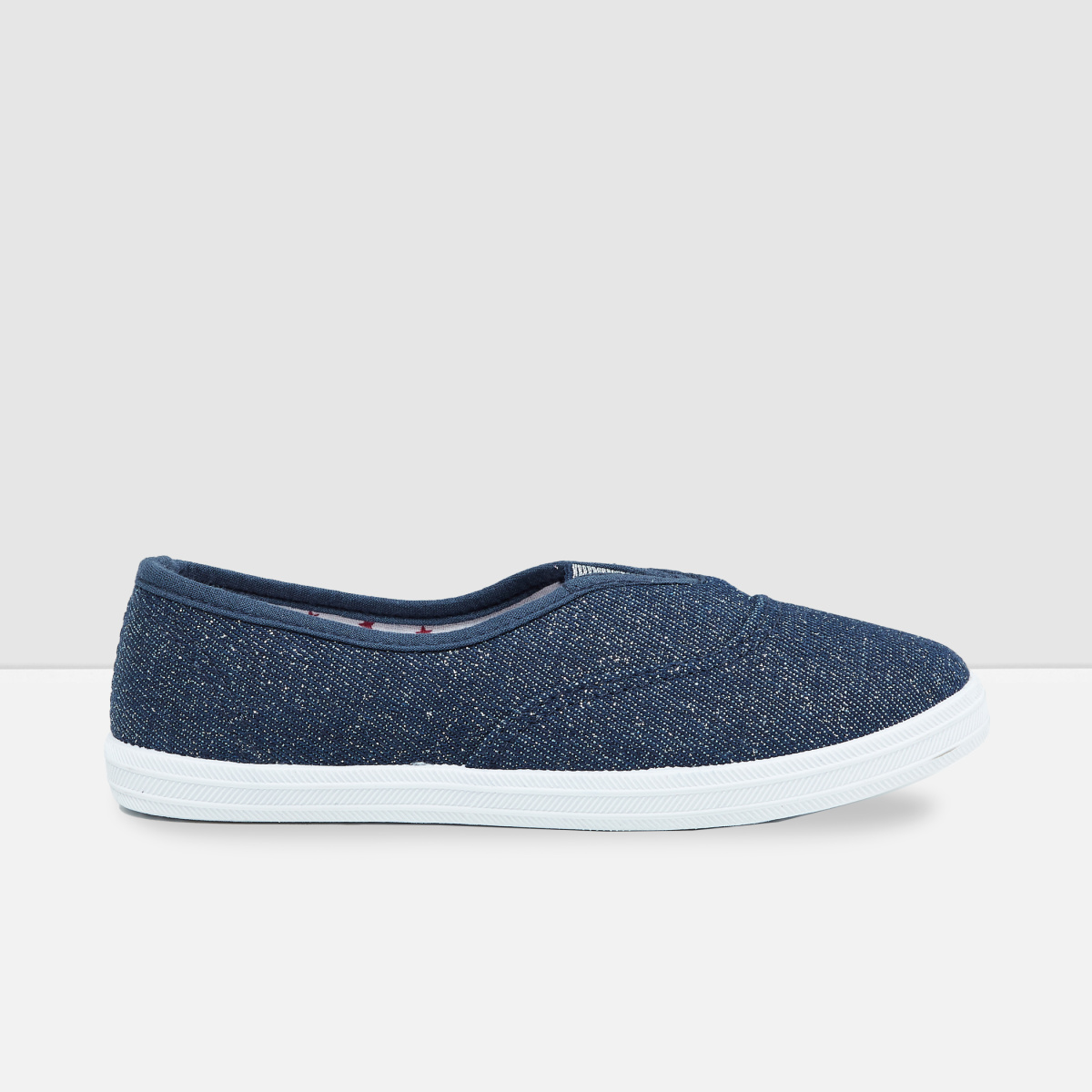 MAX Solid Slip-On Canvas Shoes