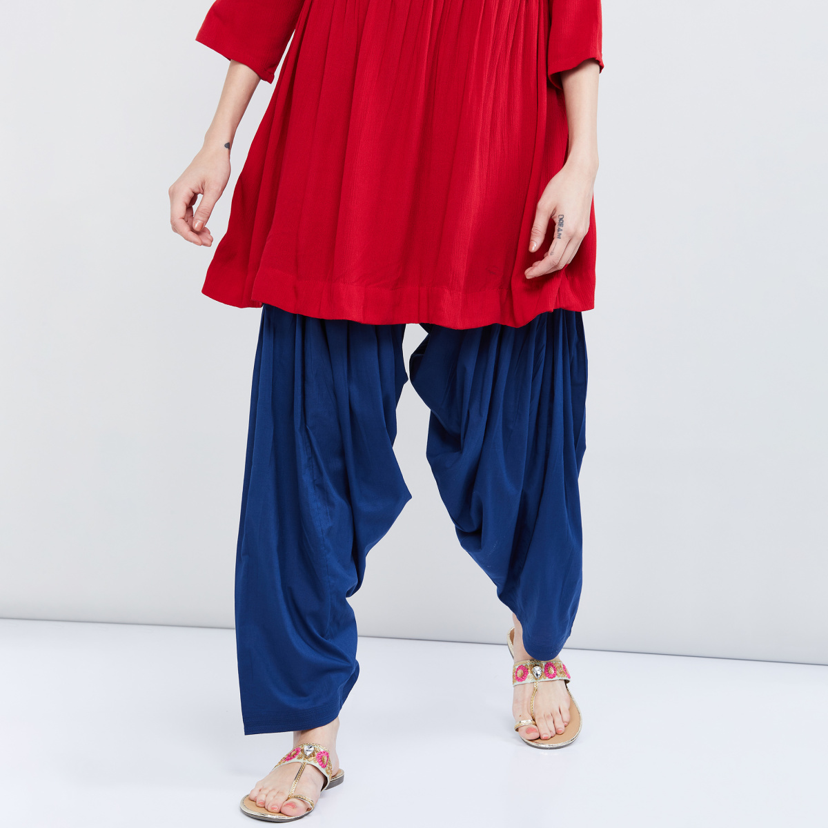 MAX Solid Woven Patiala