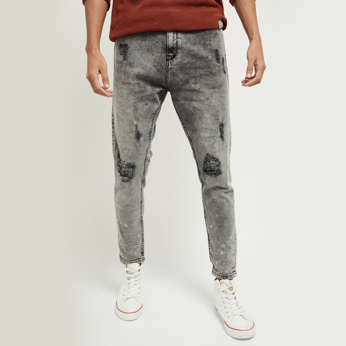 MAX Distressed Carrot Fit Jeans