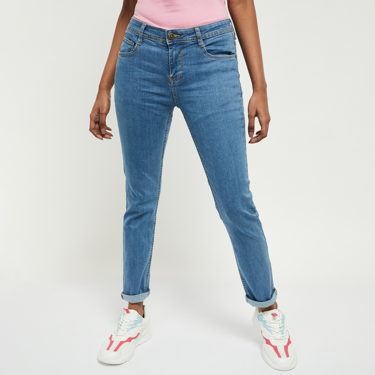 MAX Light-Washed Pencil Fit Jeans