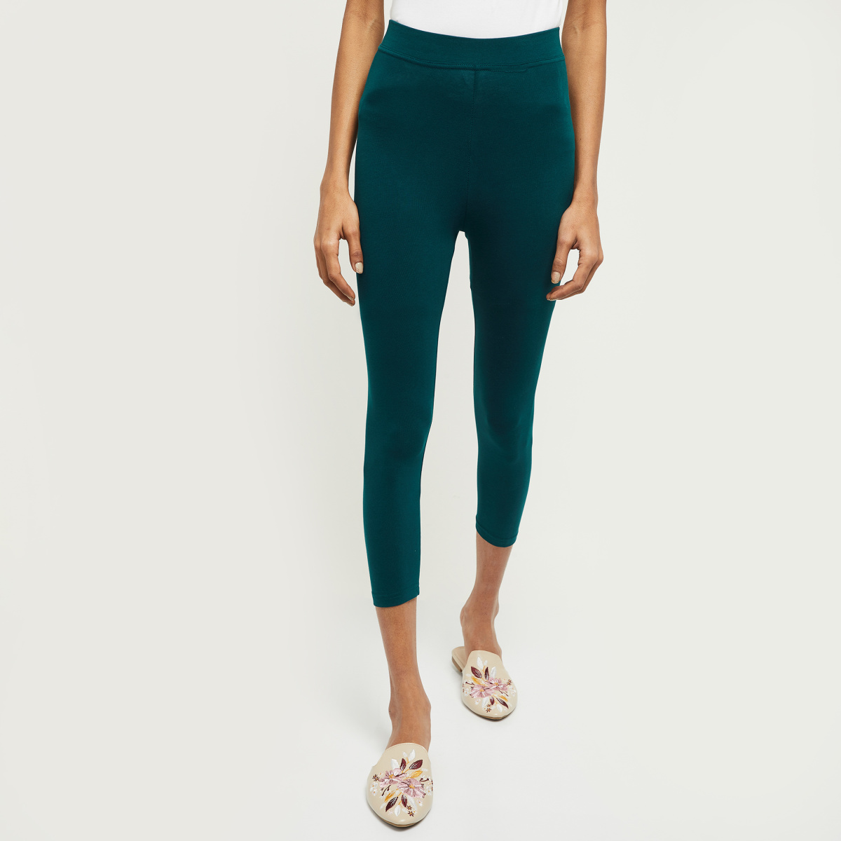 Buy Kotii Women's Plus Size Lace Trim Capri Leggings Cropped Leggings  Stretch Tights Pants Black at Amazon.in