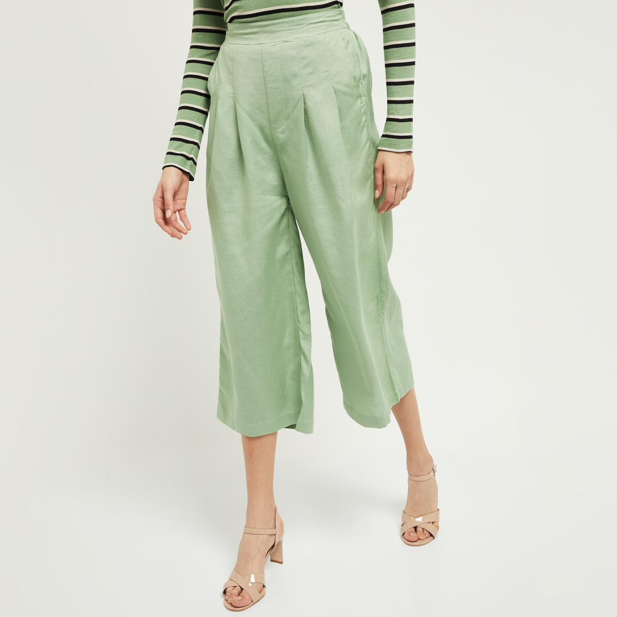 MAX Solid Pleat-Front Cropped Trousers