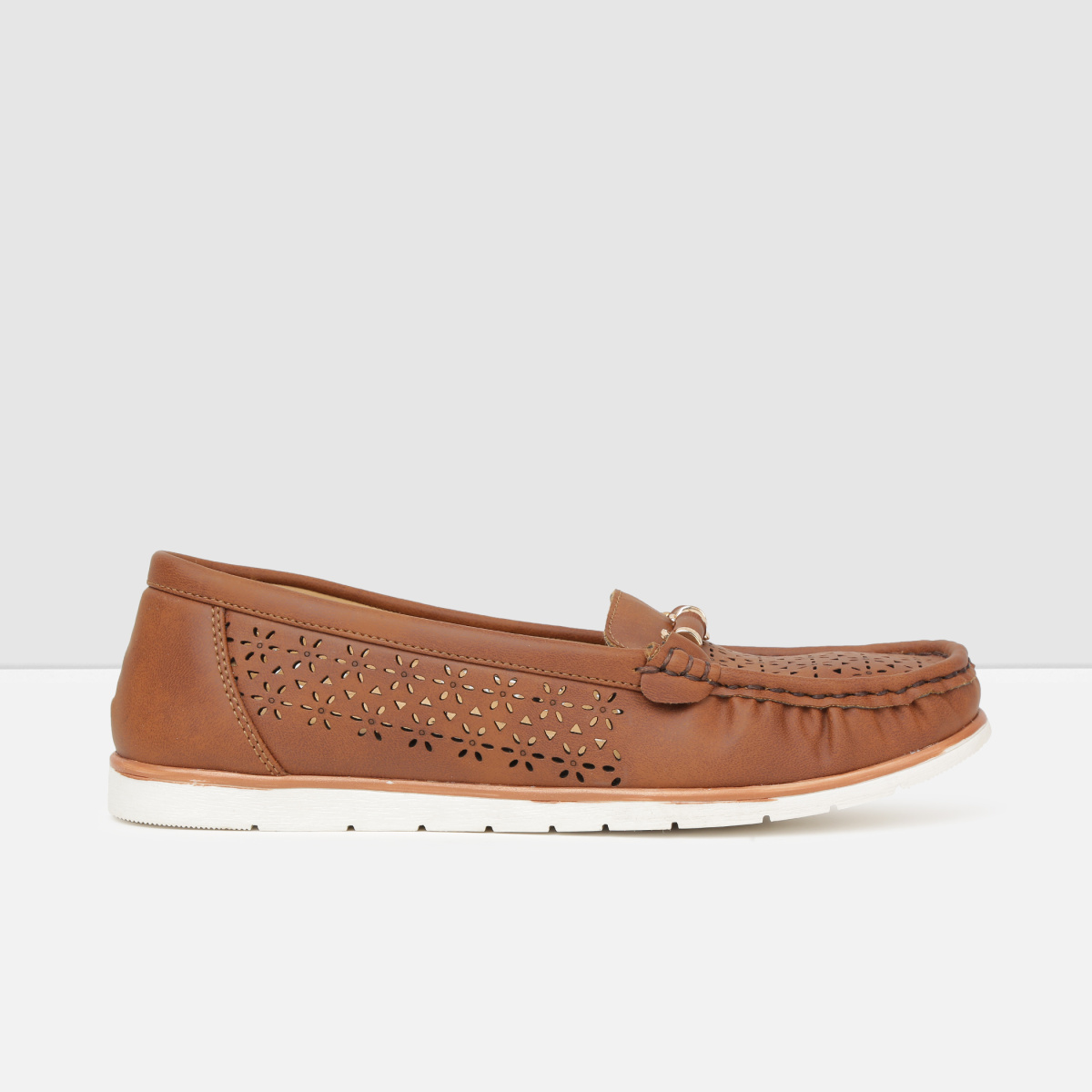 MAX Cut-Out Detail Loafers