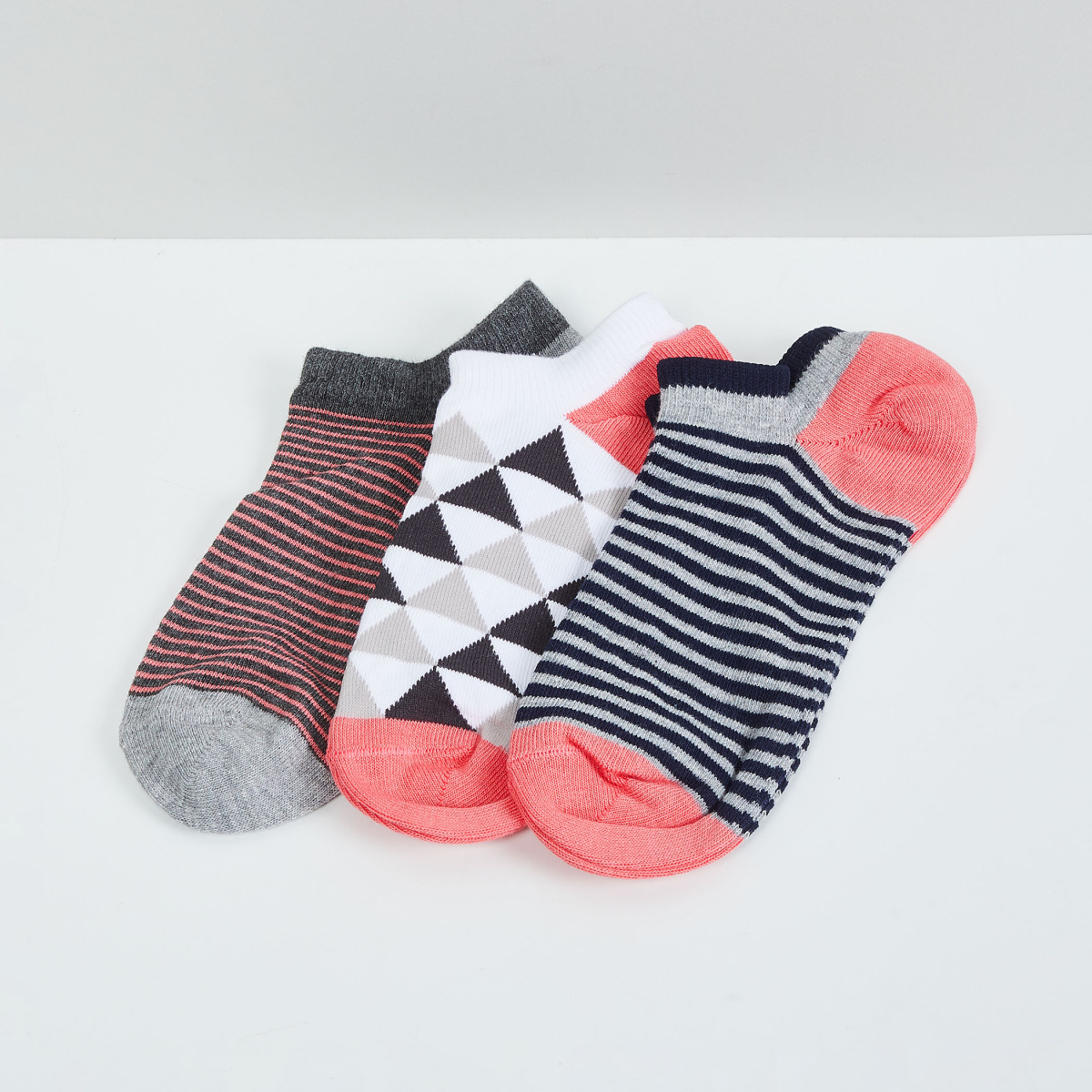 MAX Textured Socks- Pack of 3