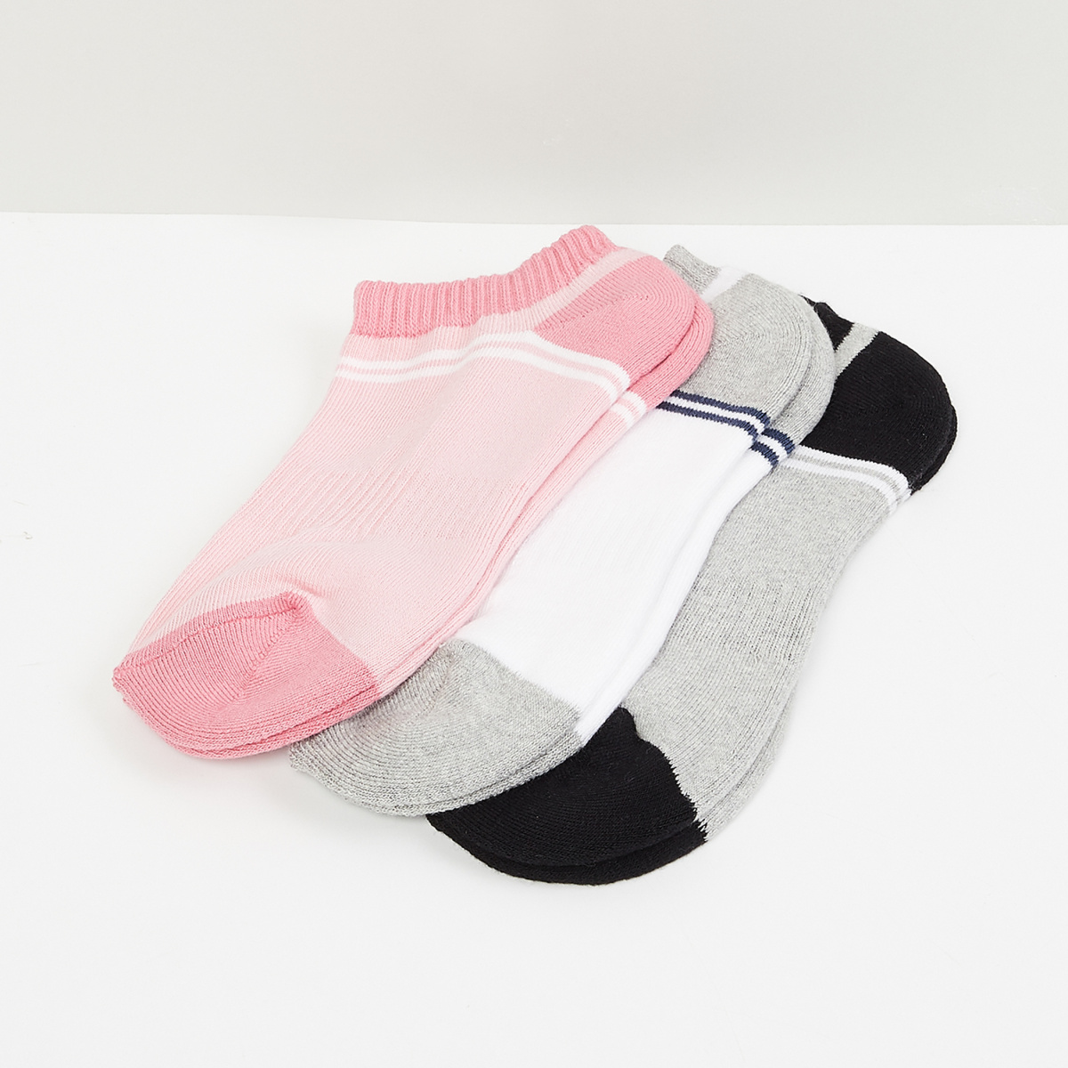 MAX Solid Patterened Socks- Set of 3