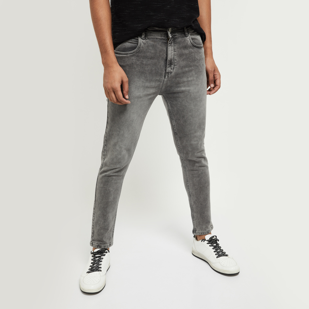 MAX Stonewash Carrot Fit Jeans