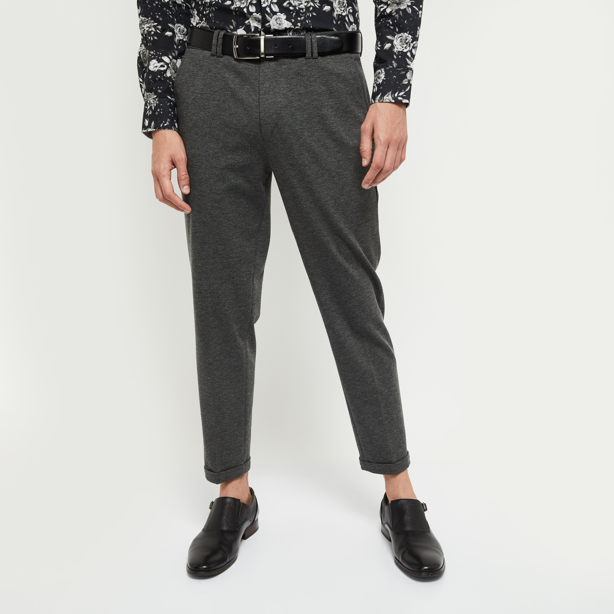 Buy Men Grey Textured Carrot Fit Trousers Online - 350612 | Peter England
