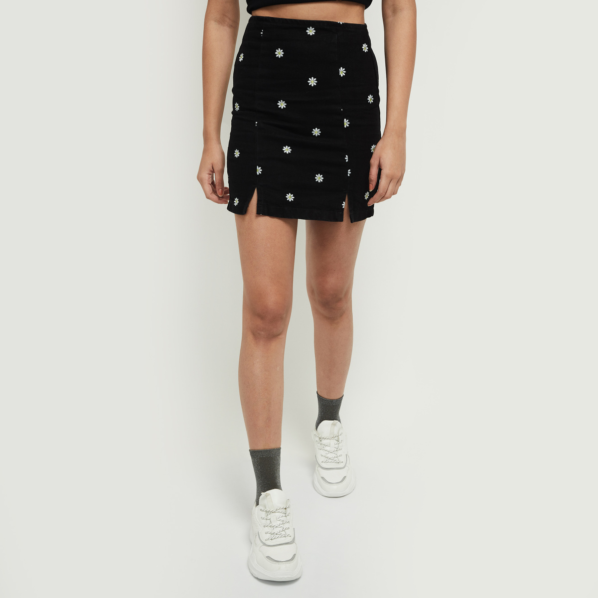 MAX Floral Embroidered Mini Skirt