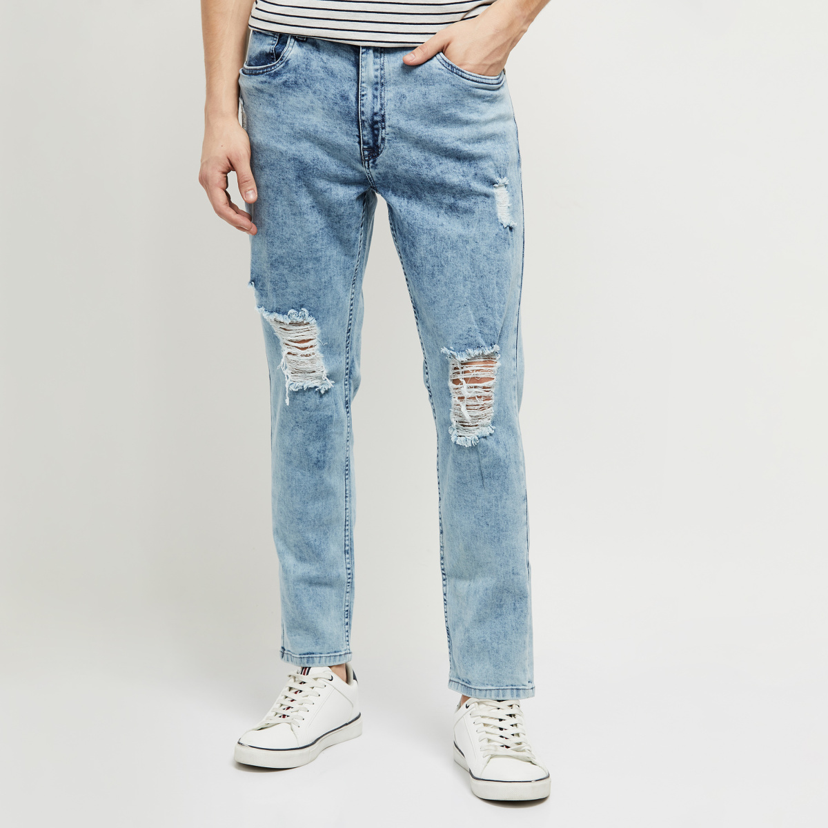 MAX Solid Carrot Fit Jeans
